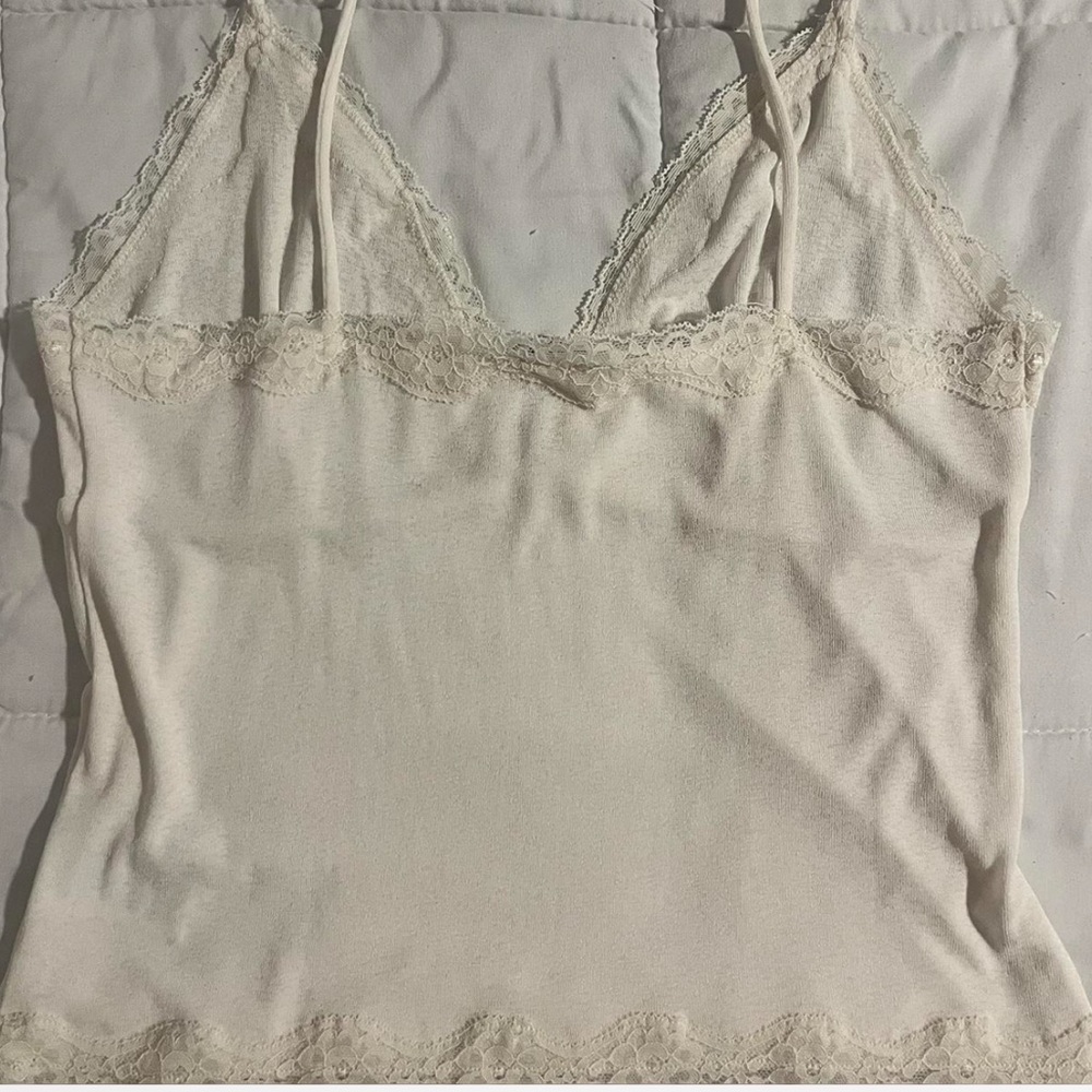 Cotton on coquette deep v lacey white cropped tank with rose in middle! - Picture 2 of 2